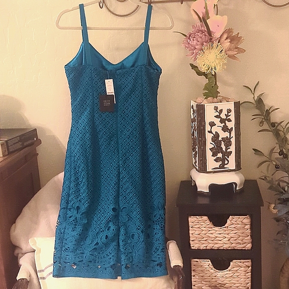 NWT $180.00 White House Black Market Sleeveless V-Neck Lace Sheath Dress Size 6 - Picture 3 of 8